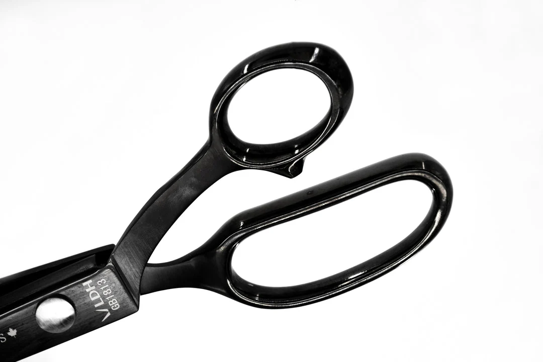 9" Midnight Edition Pinking Shears - Painted Handle - LDH Scissors - Image 3