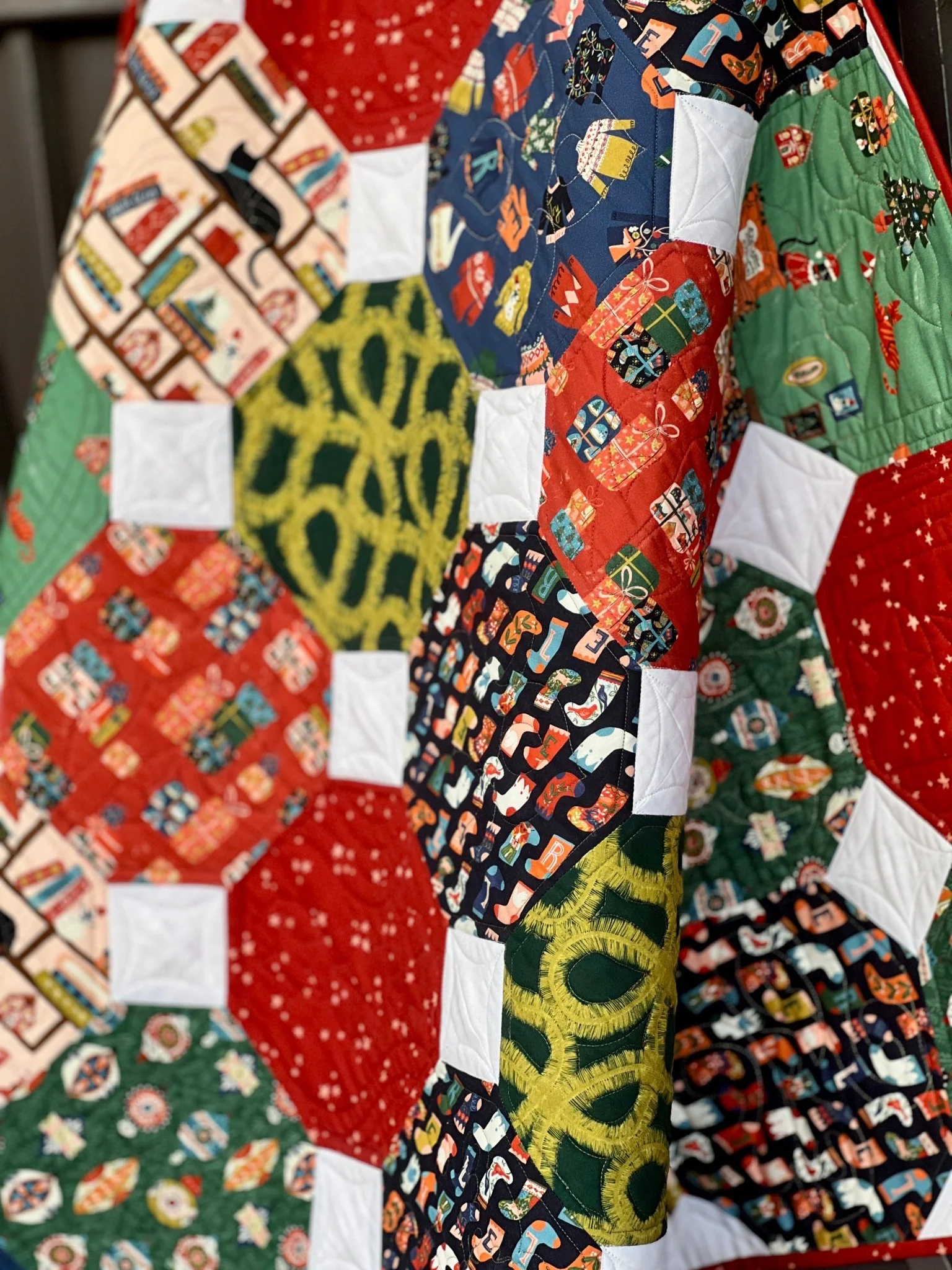 Christmas Shelves - Tinsel Time! - Louise Cunningham - Cloud 9 Fabrics - Poplin - Image 7
