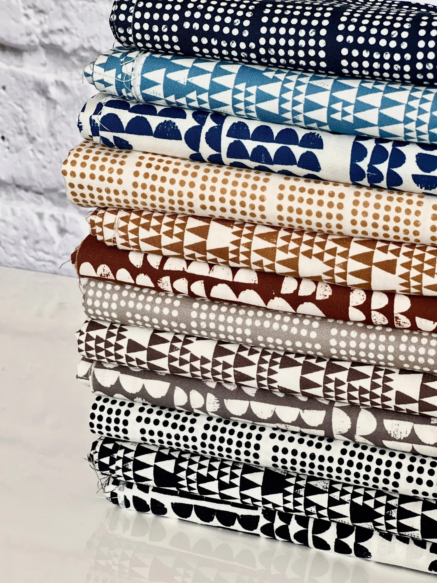 Domino - Gold - Imprint - Eloise Renouf - Cloud 9 Fabrics - Poplin - Image 11