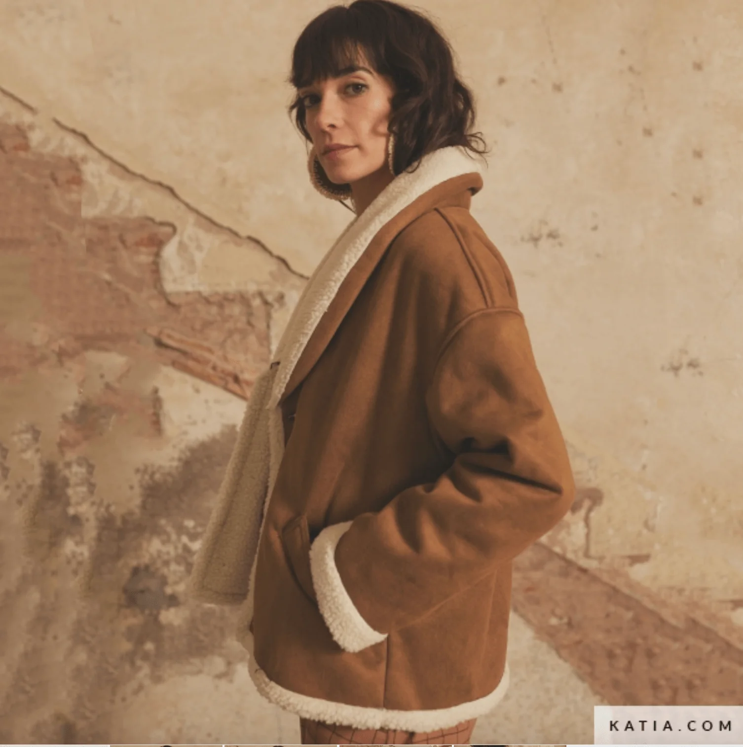 Double-Sided Imitation Suede With Sheepskin - Black - Katia - Image 4