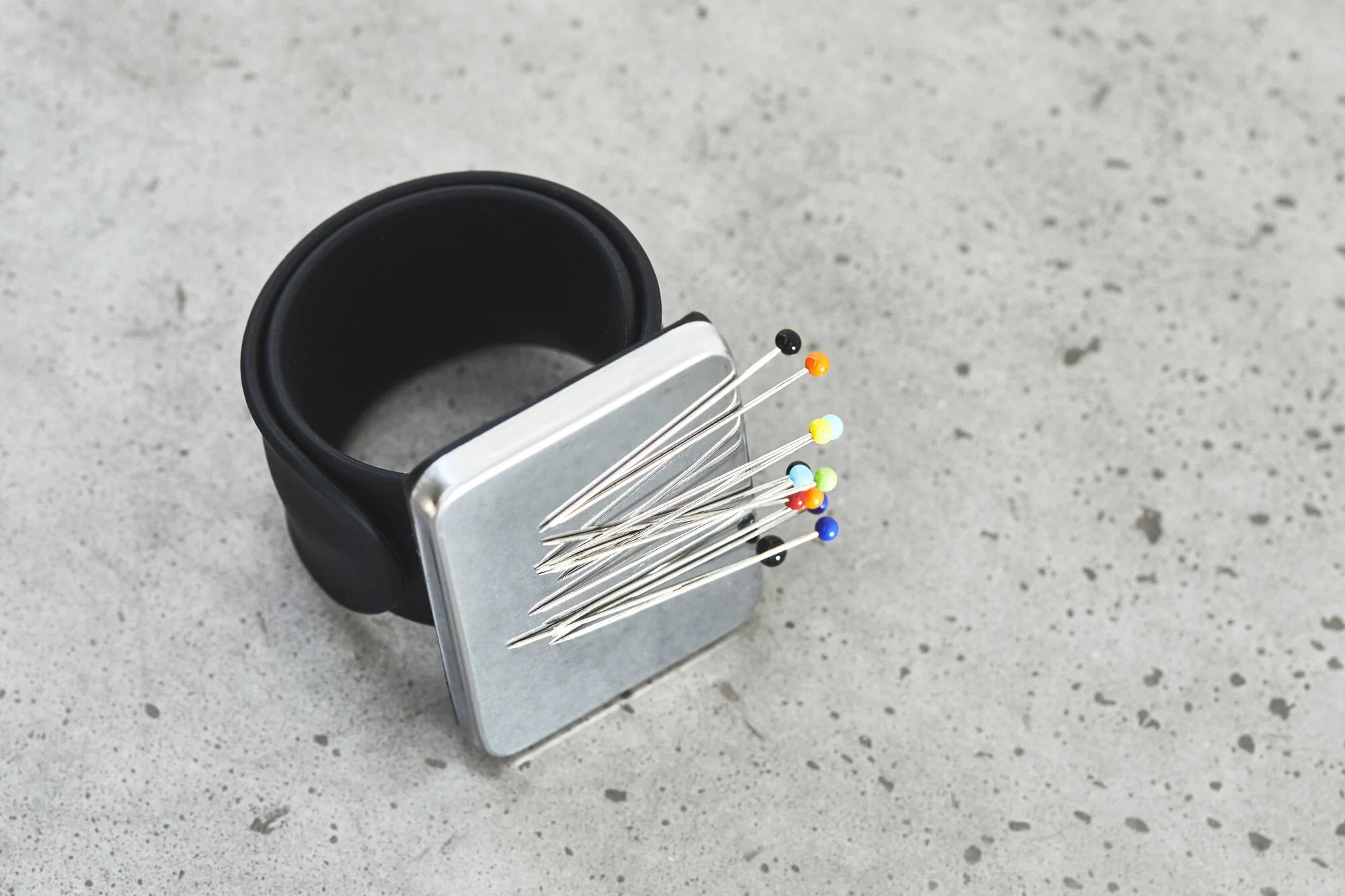 Magnetic Pin Holder Bracelet (various colors) - Sewply - Image 4