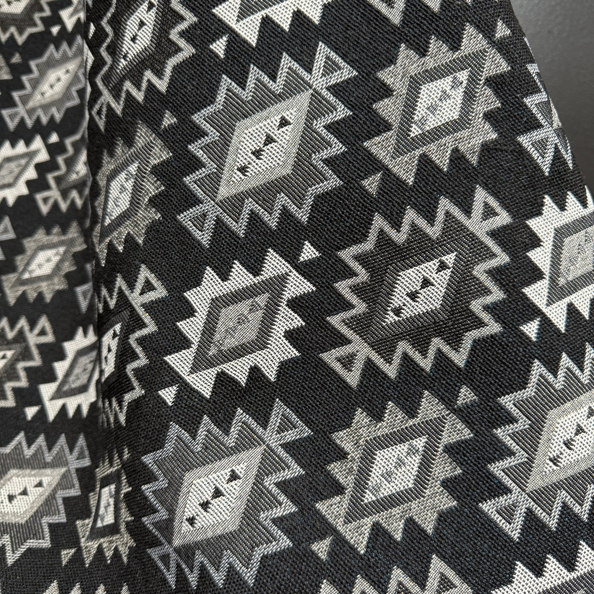 The Desert Mesa Collection - Jacquard Tapestry - Black/Grey