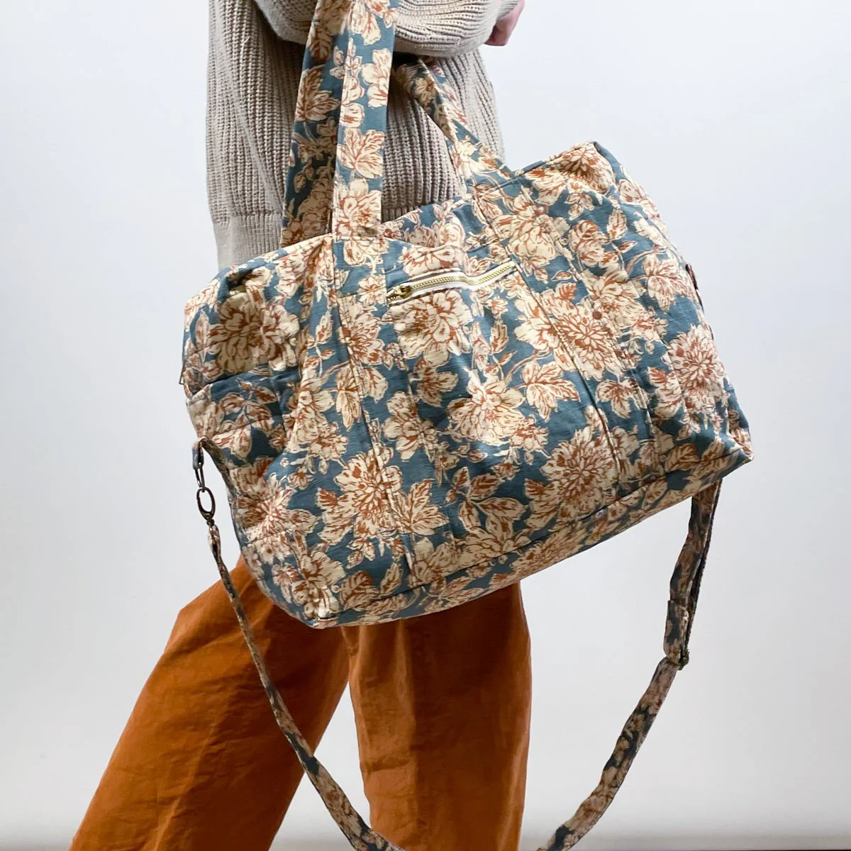 Voyage Travel Bag & Vanity Case Sewing Pattern - Ikatee - Image 3